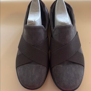 Born Banshee New without Tags Women's Brown Comfort Slip-On Shoes 10M